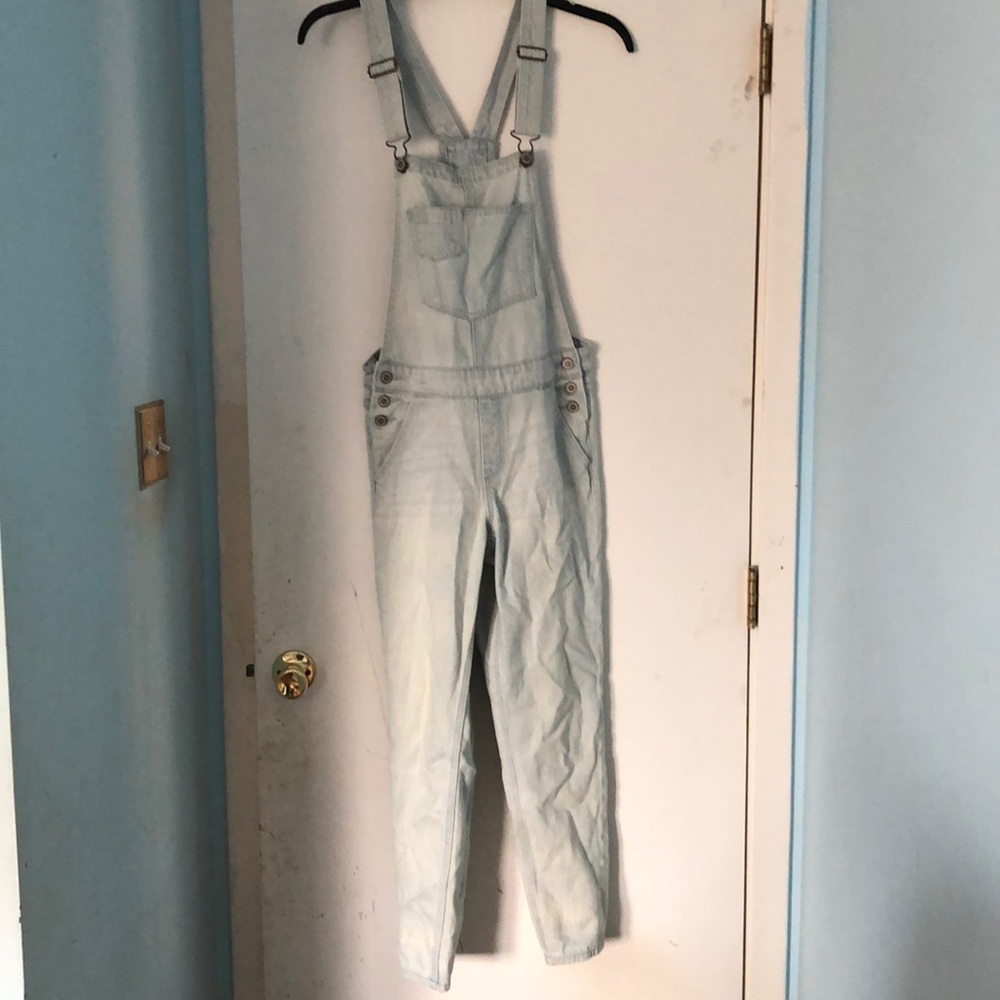 Hollister women’s light wash overalls